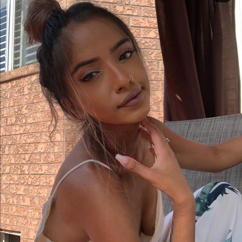 Meet your Posher, Nadia